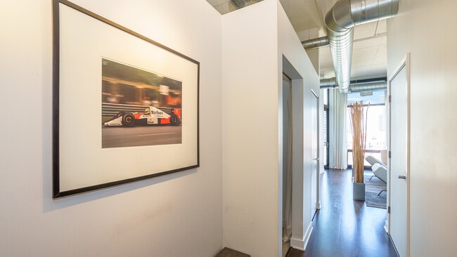 Foto del edificio - 740 W Fulton St