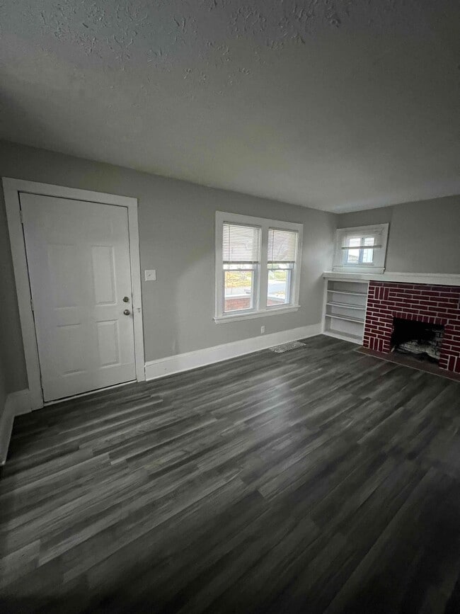 Building Photo - 914 Whittier Ave