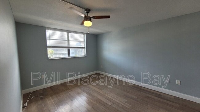 Building Photo - 3600 NE 170th St