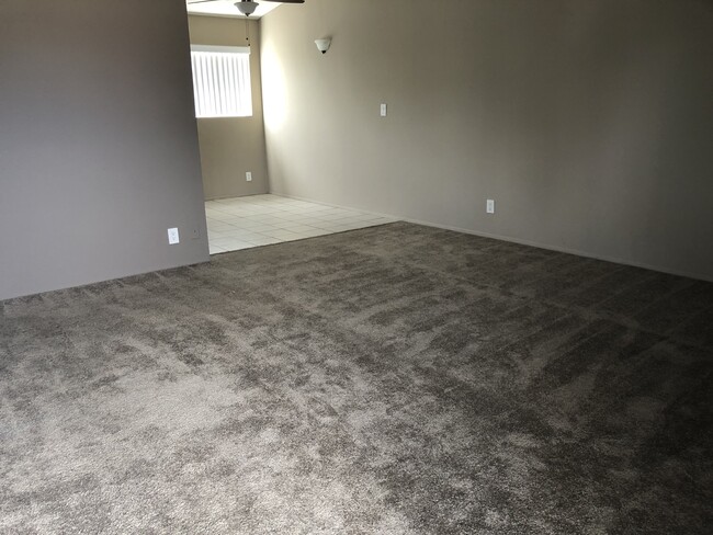 Foto del edificio - 794 W 18th St