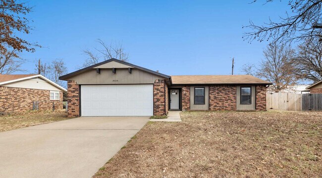 Building Photo - 3028 N Malinda Dr