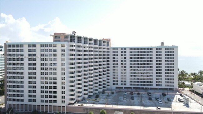 Foto del edificio - 2899 Collins Ave