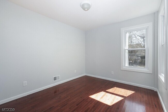 Foto del edificio - 814 Summer St