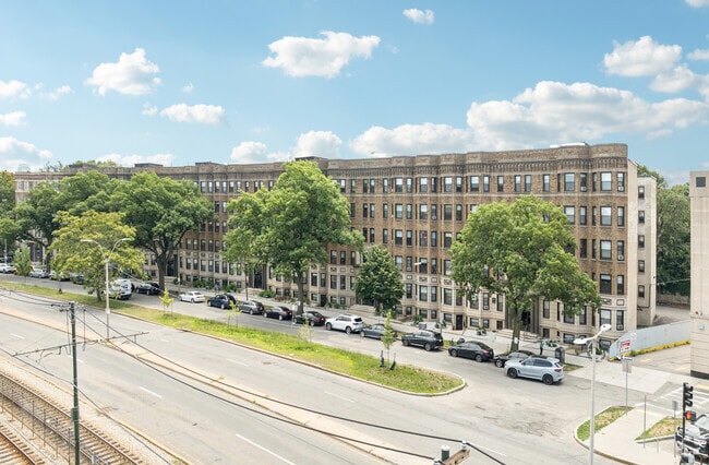 Building Photo - Commonwealth Apartments