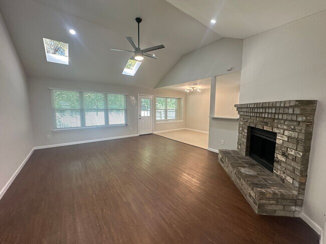 Foto del edificio - Charming 3-Bedroom Home in Rowlett, TX – Modern Comfort & Spacious Living