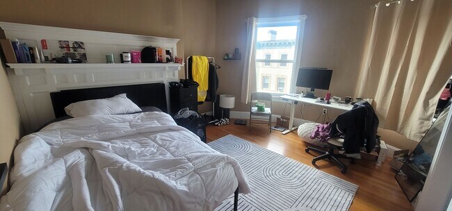 Foto del edificio - Massive Luxury Apt in Packards Corner Near BU!  Central AC & Heat, XL Rooms!