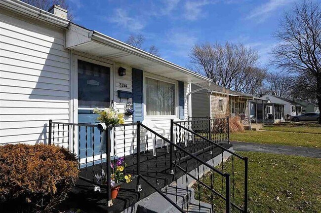 Building Photo - 2 Bedroom Home