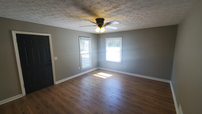 Building Photo - 185 Northwood Dr