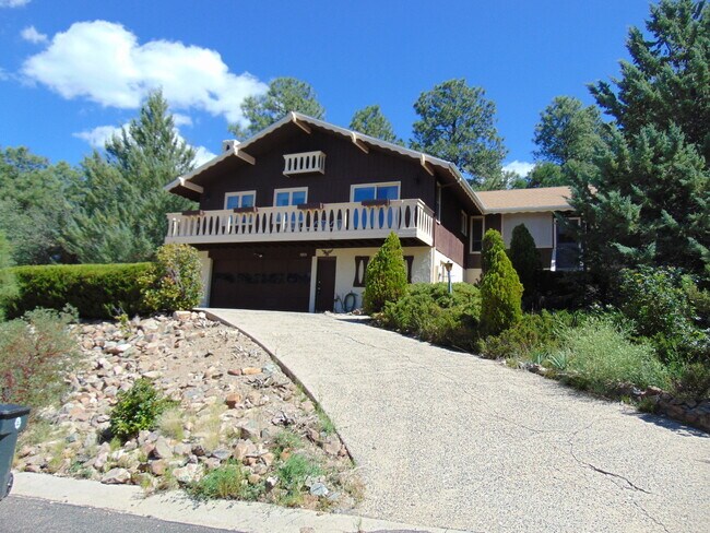 Foto del edificio - 2 BEDROOM HOME AVAILABLE NOW!