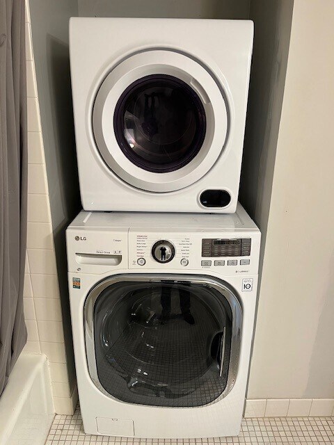 Lavadora/secadora en la unidad - 728 1st Ave SW