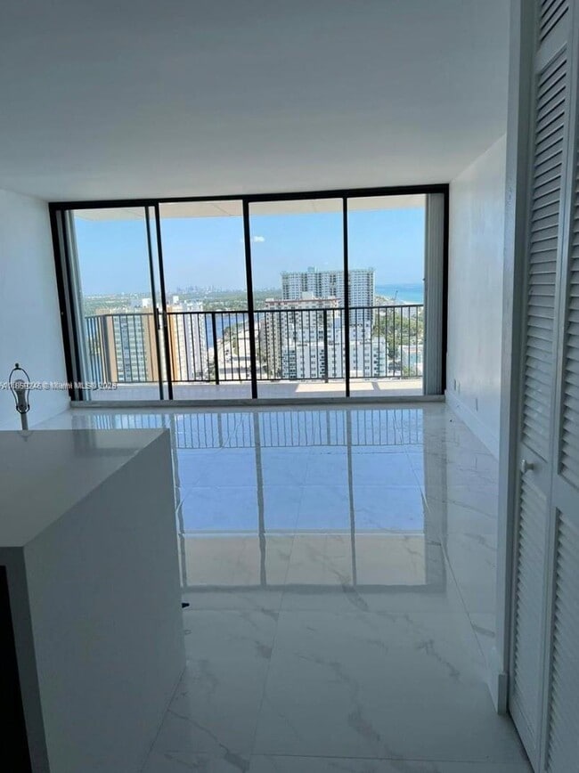 Building Photo - 2101 S Ocean Dr