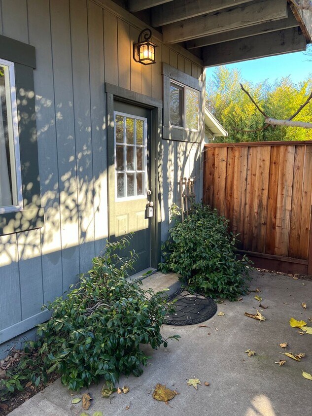 Foto principal - Cozy 1-bed, 1-bath Retreat in Scotts Valley!