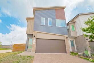Building Photo - 5703 Pampero Ln