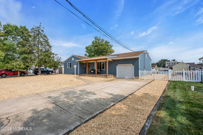 Building Photo - 844 Sunrise Blvd