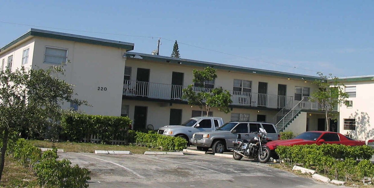 Building Photo - 220 SW 8th St