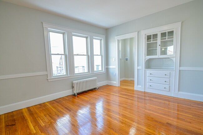 Foto del edificio - 99 Cresthill Rd