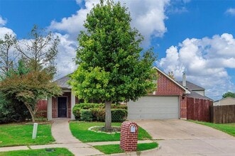 Building Photo - 717 Chelsea Dr