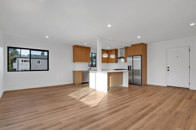 Building Photo - 950 Havenhurst Dr