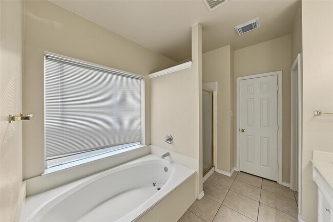 Building Photo - 21918 Rivergate Ct