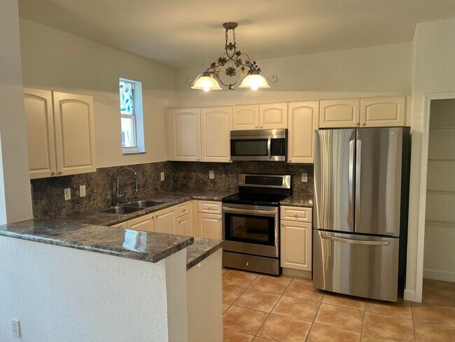 Building Photo - 150 Jacaranda Country Club Dr