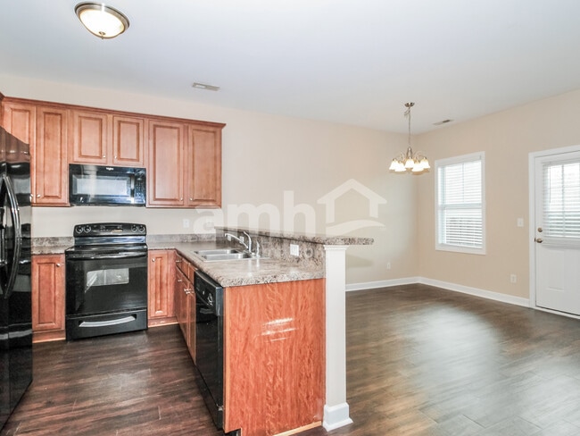 Building Photo - 28 Thornbury Dr