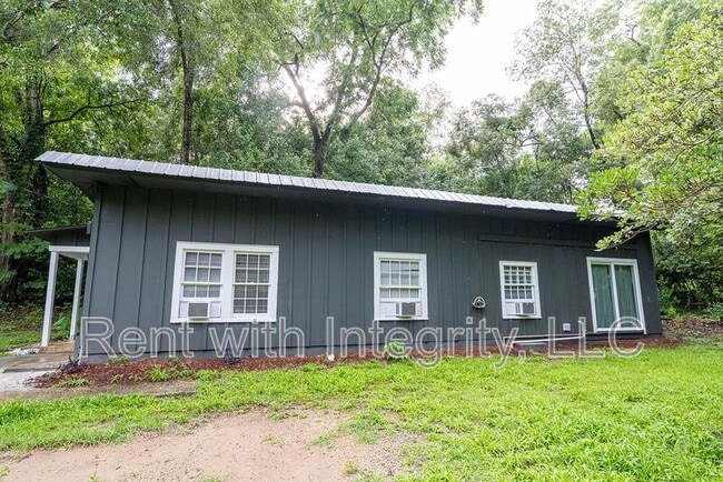 Building Photo - 1118 Louise Dr