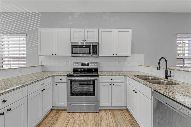 Foto del edificio - 1429 E Huntsville Rd
