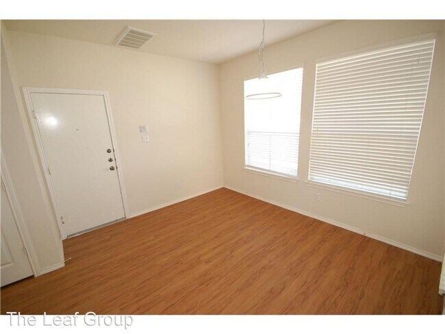 Building Photo - 3 br, 2.5 bath House - 408 Yucca House Dr