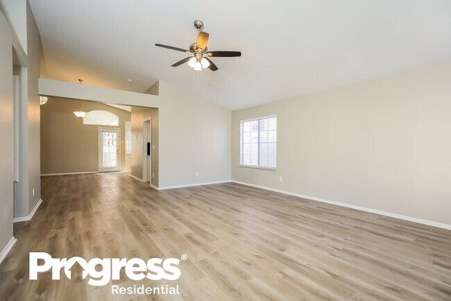 Foto del edificio - 3020 Forest Lake St