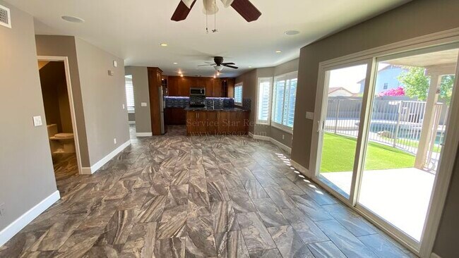 Foto del edificio - 2757 E Rock Wren Rd
