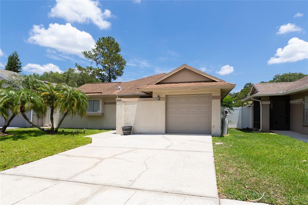 Primary Photo - 11909 Hickorynut Dr