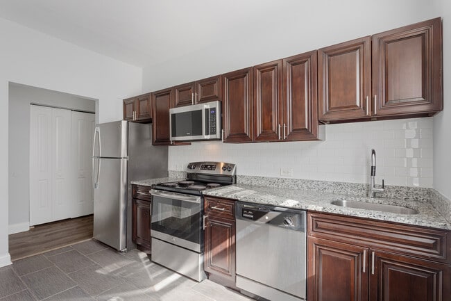 Building Photo - 3635 W Dickens Ave