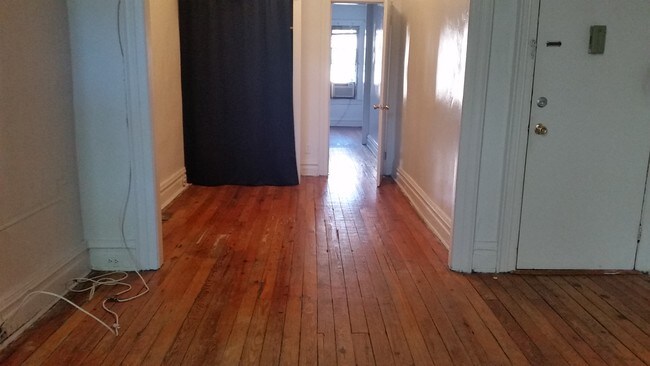 Building Photo - 344 21st St