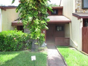 Building Photo - 424 SE 11th Terrace