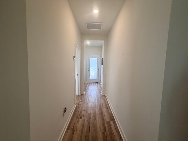 Building Photo - 2319 Discovery Loop