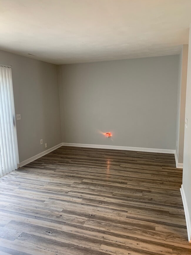 Large Living Room w Sliding door to Fenced in backyard - 2410 Ridge Rd