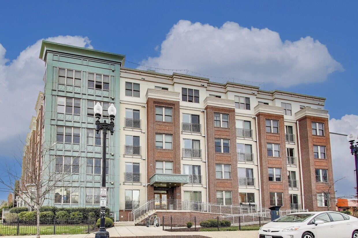 Foto principal - 1350 Maryland Ave NE