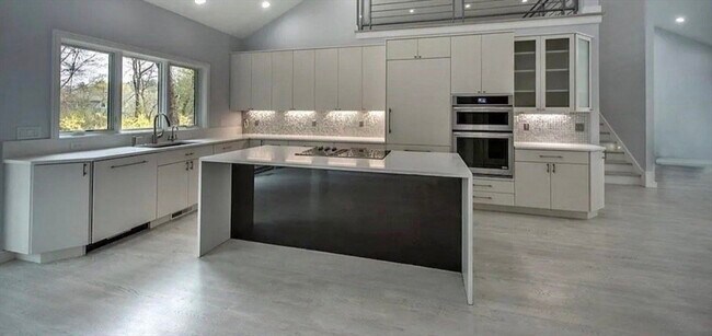 Foto del edificio - 395 W Fourth St