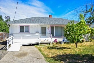 Building Photo - 924 Mount Pitt Ave