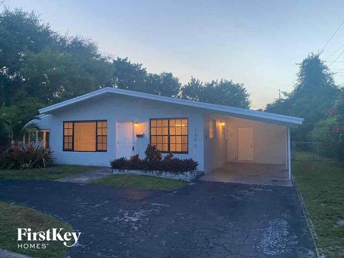 Primary Photo - 17800 NE 6th Ct