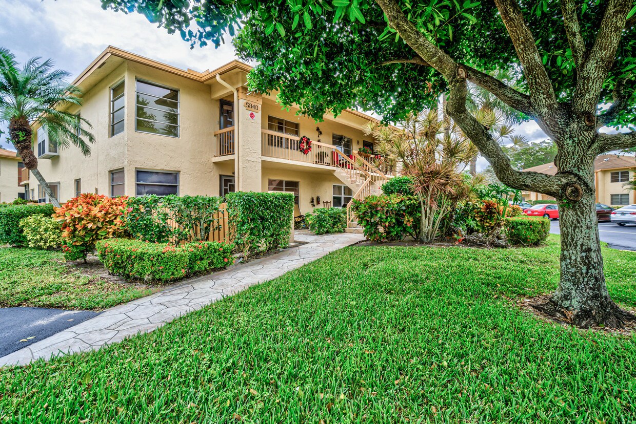 Primary Photo - 5840 Sugar Palm Ct