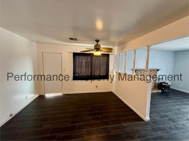 Foto del edificio - Cute 3 Bed/2 Bath Home in Taft w/ $0 Deposit Option