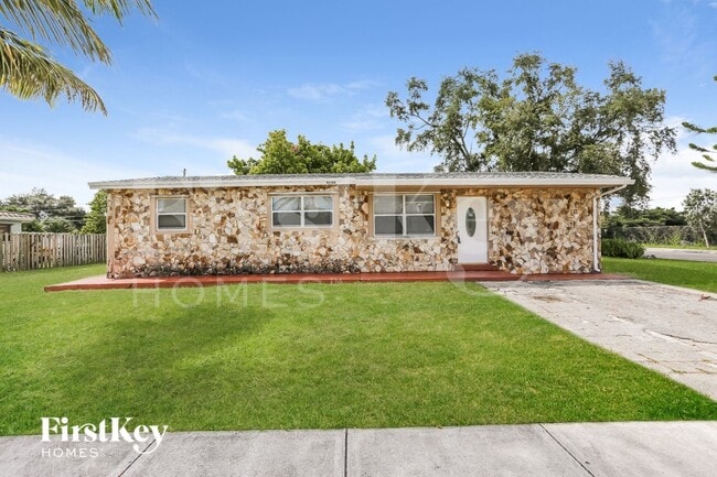 Building Photo - 4200 SW 18th St