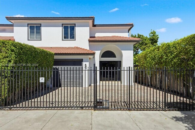 Photo - 3111 SW 12th St Townhome