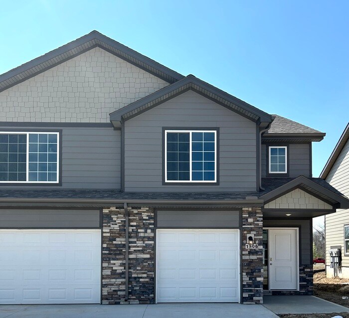 Exterior 1 Car Townhouse for Rent in Grain Valley, MO