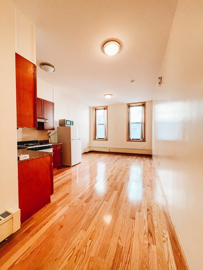 Building Photo - 23 Rutgers St