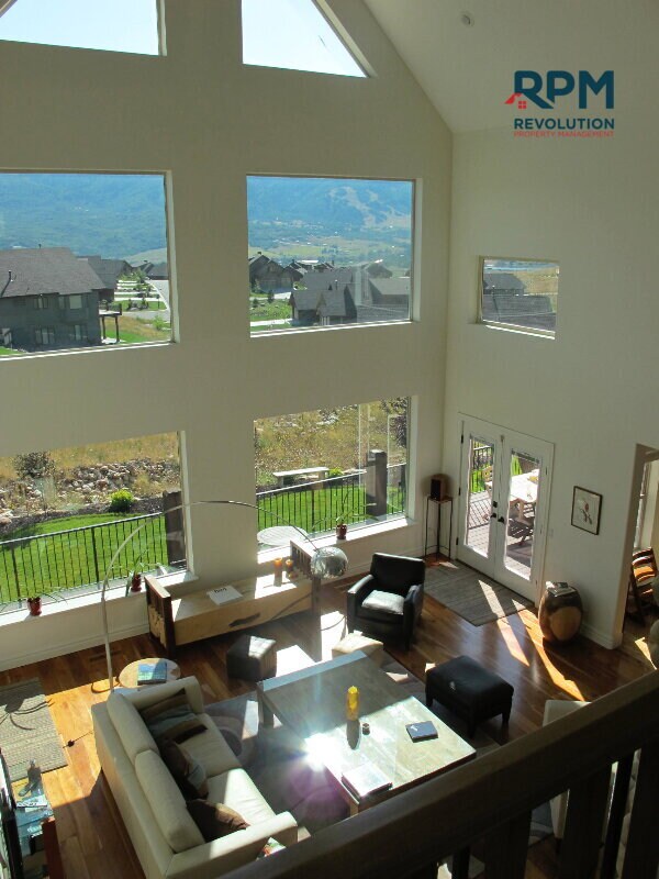 Building Photo - "Experience Luxury Living: Spacious 5-Bed ...