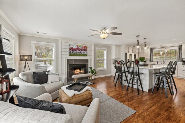 Building Photo - 473 N Oliver Ave