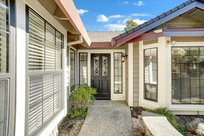 Building Photo - Spacious 4 Bedroom Home in Gated Somerset Hills – 3-Car Garage & Large Backyard