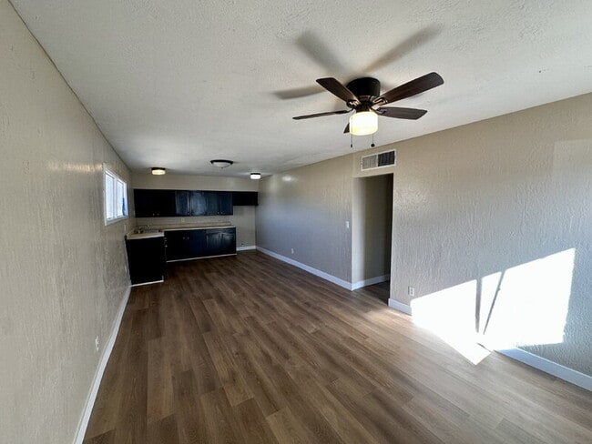 Foto del edificio - 372 W Northern Ave